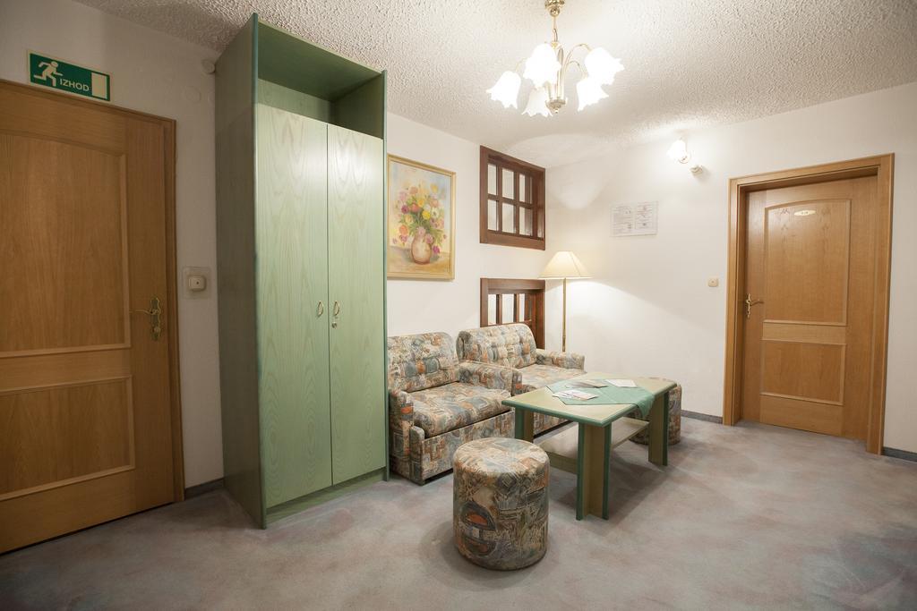 Sobe Krona Radovljica Zimmer foto