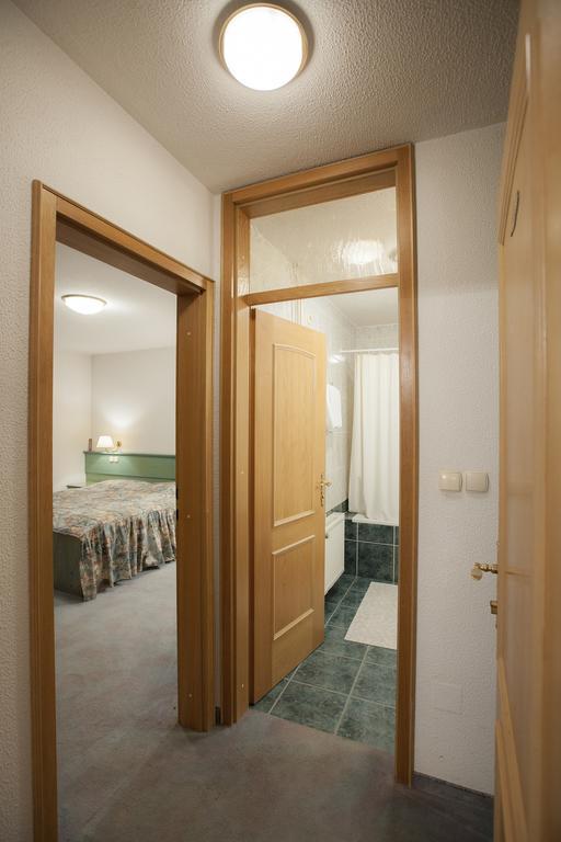 Sobe Krona Radovljica Zimmer foto