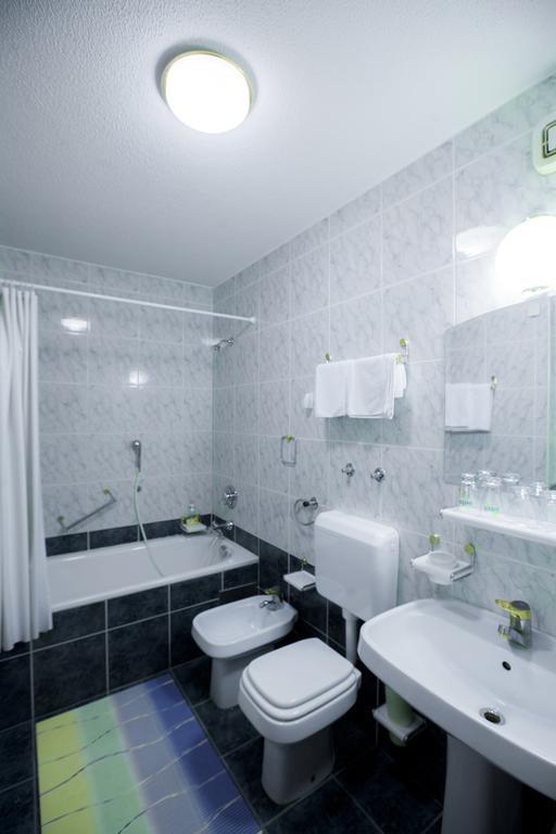 Sobe Krona Radovljica Zimmer foto